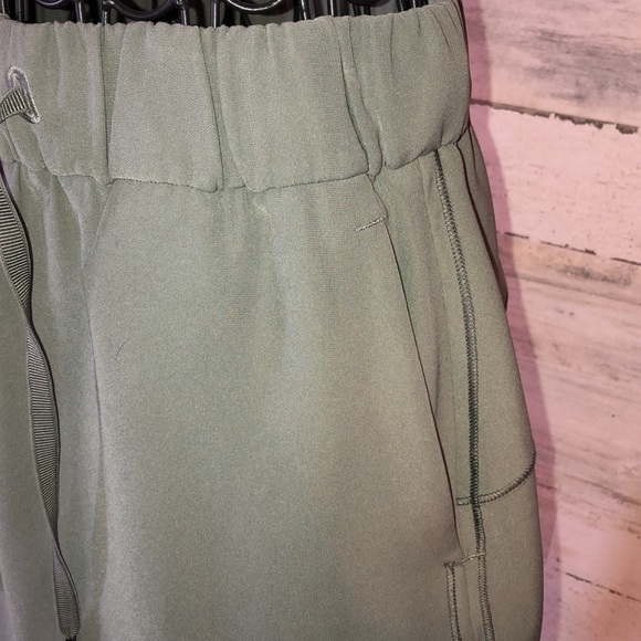 Lululemon Athletica Green On The Fly Woven Skirt size 4 olive green skirt​​ - Picture 4 of 10